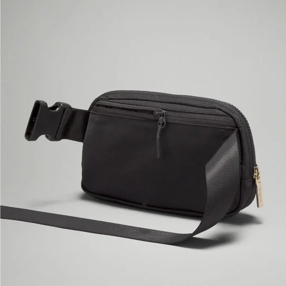 Lululemon • Everywhere Belt Bag - Picture 4 of 12